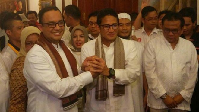 Taati Ulama, Anies Pindahkan Tarawih Akbar dari Lapangan 